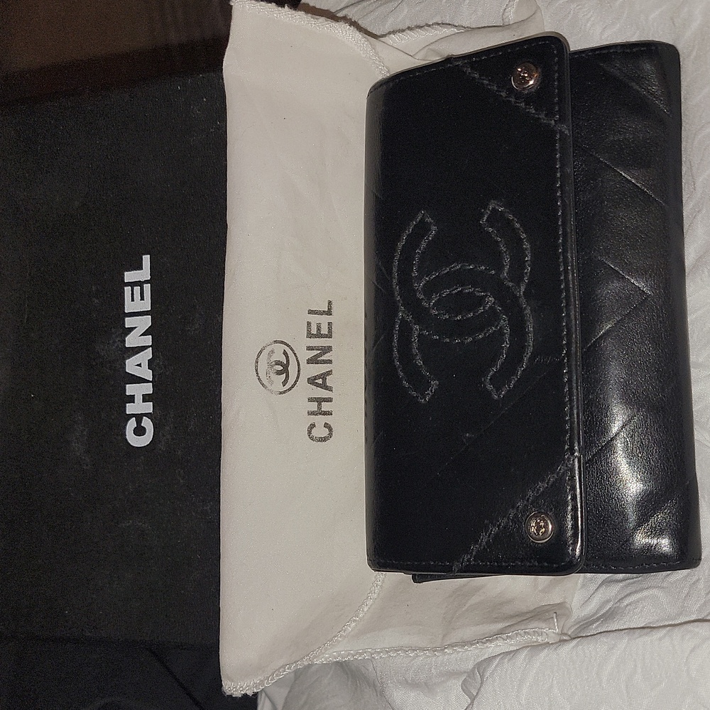Chanel Black LAMBSKIN Leather Wallet Vintage Gorgeous..dust bag and Box included
